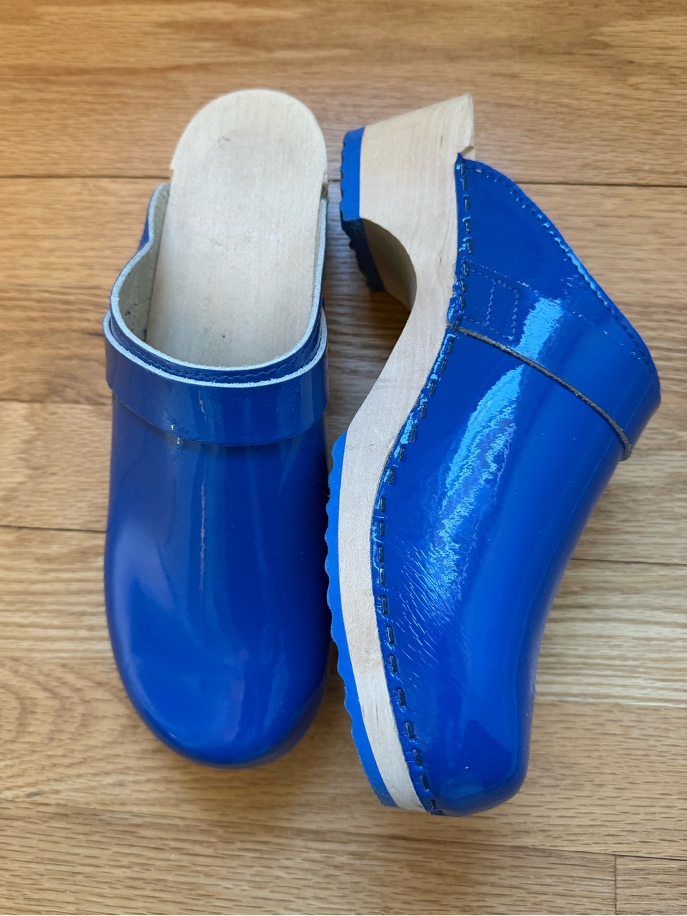 Blue Patent Leather Dutch Clog Heels - Women's Slip-On size 41 EUC
